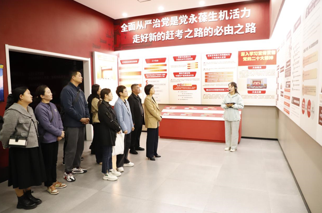 區(qū)委宣傳部開(kāi)展警示教育暨廉政主題黨日活動(dòng)